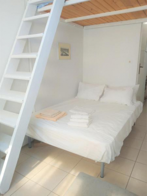 Tiny Studio in Kalamata long-term rental offer